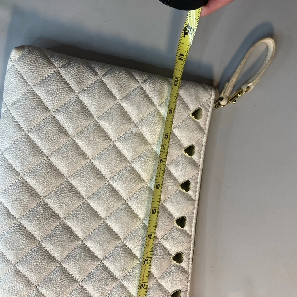 Betsey Johnson white quilted heart cosmetic make up travel bag